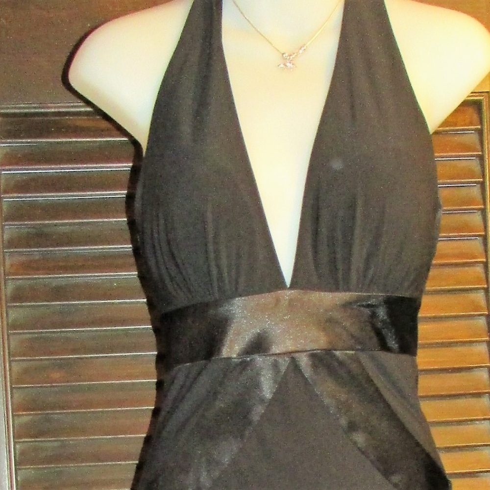 Plunging black hi/low formal-no tag - Picture 4 of 8